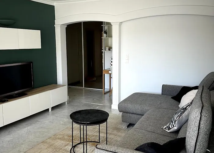 A Avec Terrasse Ensoleillee * Antibes