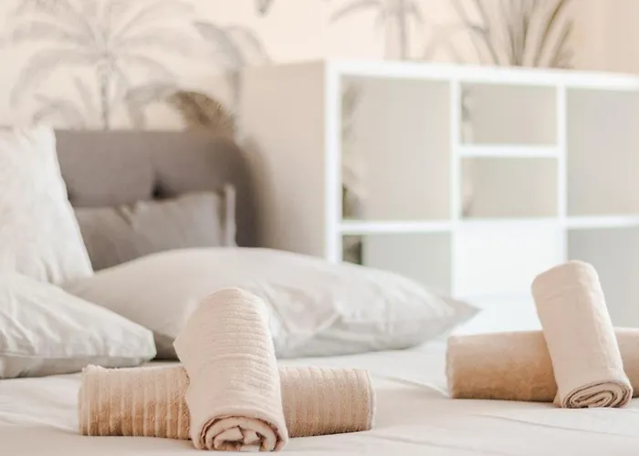 A Avec Terrasse Ensoleillee Antibes