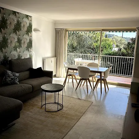 A Avec Terrasse Ensoleillee Antibes