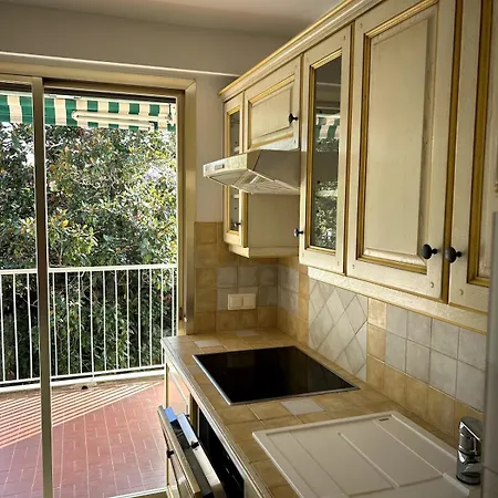 A Avec Terrasse Ensoleillee Antibes