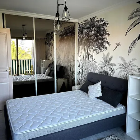 アパート A Avec Terrasse Ensoleillee アンティーブ