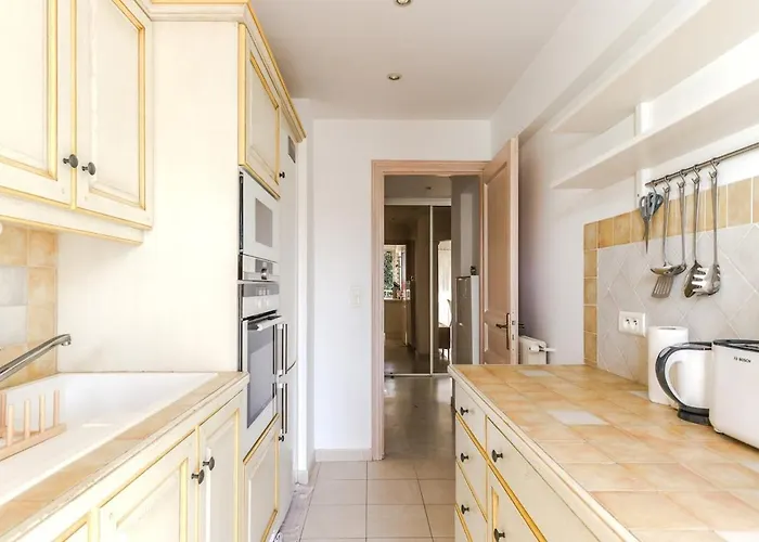 A Avec Terrasse Ensoleillee Apartment