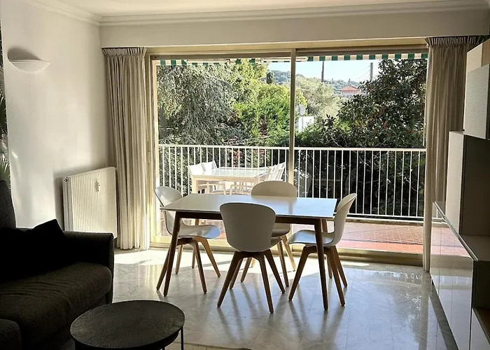 A Avec Terrasse Ensoleillee Apartment